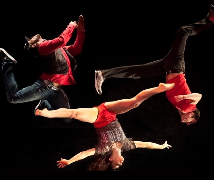 Modern dance company Chicago Dance Crash presented workshops and a performance in Fall 2016.
