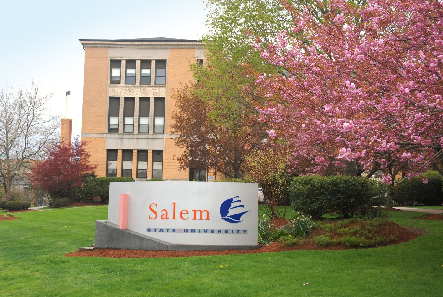 Sullivan Building exterior and Salem State sign