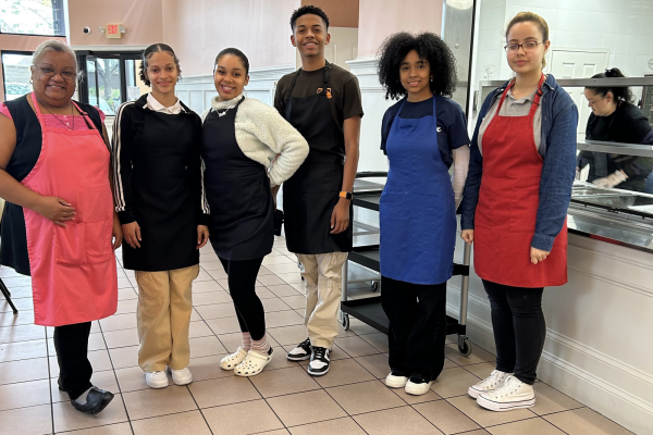 UB Students working CorUNUM Meal Center group photo