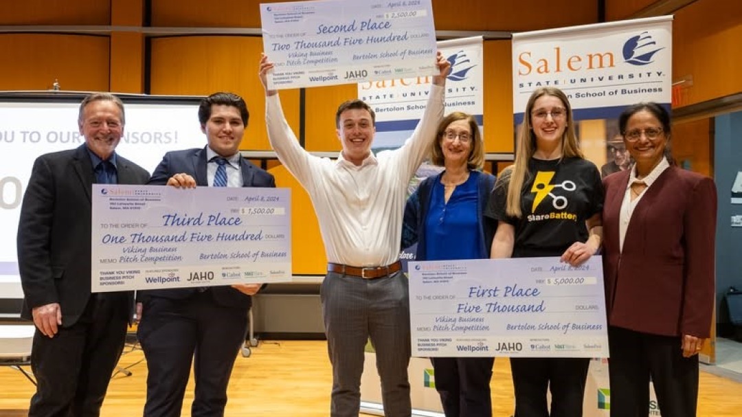 Winners of the 2024 Viking Business PItch Competition with their awards